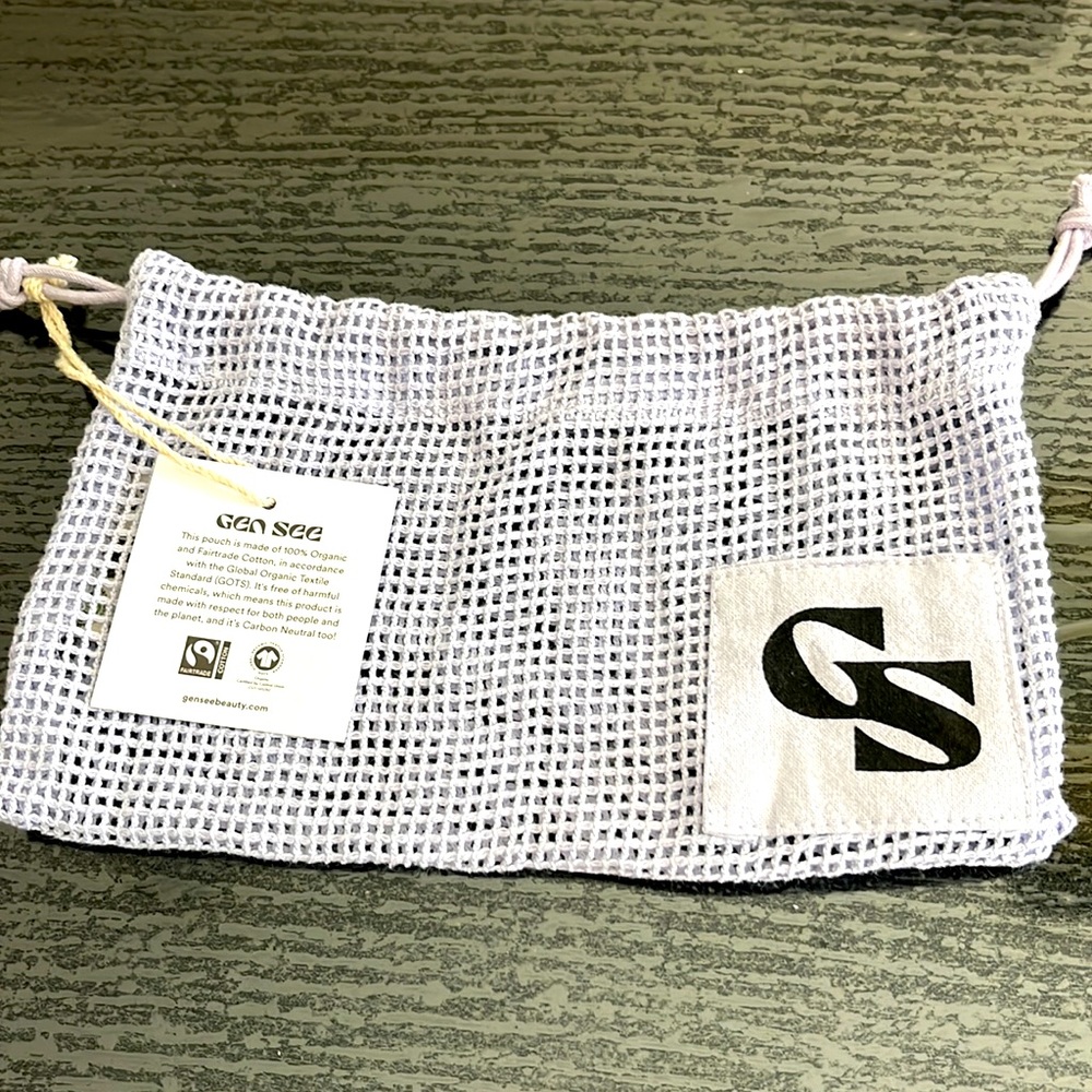 Gen see fabric pouch. NWT.